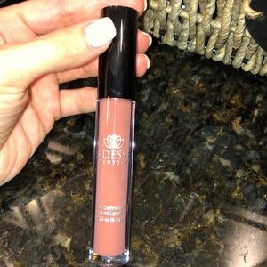 Adesse NWB hi definition liquid lipstick